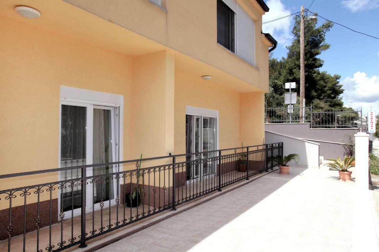 Apartments Viki Traù Esterno foto